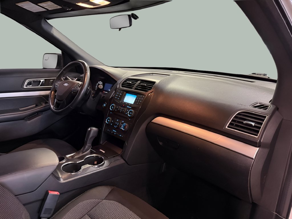 Used 2017 Ford Explorer XLT FWD image 31