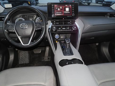 Used 2021 Toyota Venza LE image 10