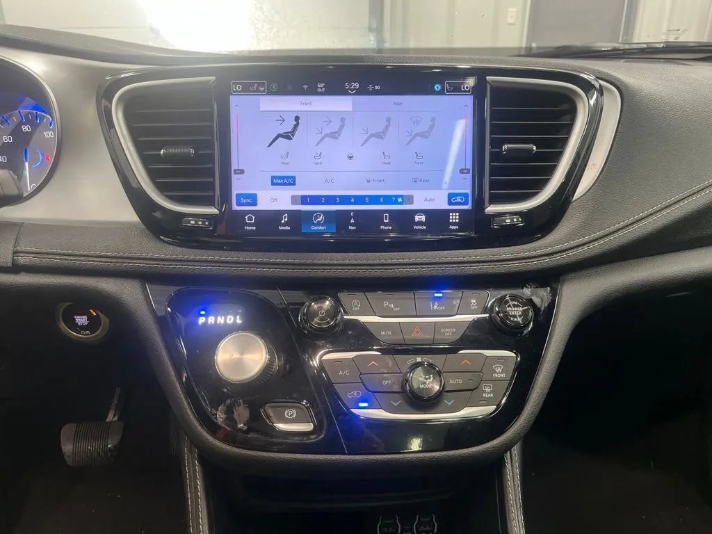 Used 2025 Chrysler Pacifica Limited FWD image 21