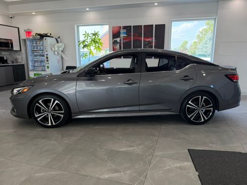 Used 2022 Nissan Sentra SR w/ SR Premium Package FWD image 4