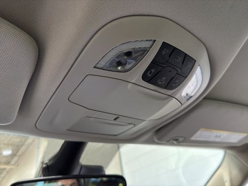 Used 2023 Chrysler Pacifica Touring-L image 36