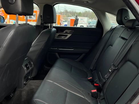 Used 2017 Jaguar XF Premium image 10
