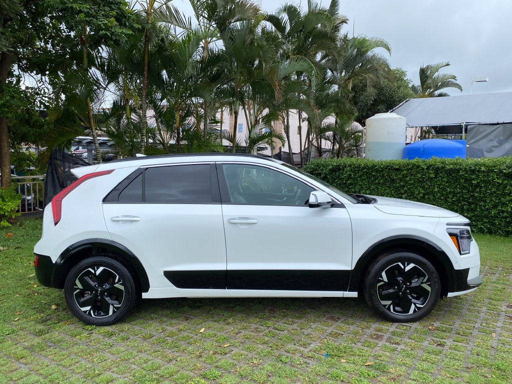 Used 2023 Kia Niro Wave FWD image 26