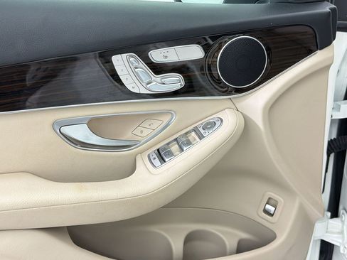 Used 2022 Mercedes-Benz GLC 300 4MATIC w/ Premium Package Lite image 24