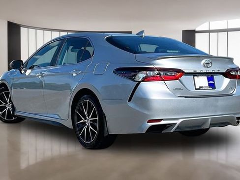 Used 2021 Toyota Camry SE w/ Cold Weather Package FWD image 4