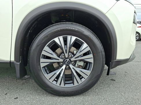 Certified 2023 Nissan Rogue SV w/ SV Premium B Package AWD/4WD image 9