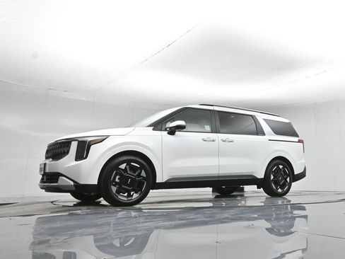 Used 2025 Kia Carnival EX image 49