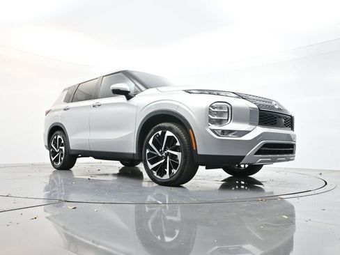 Used 2022 Mitsubishi Outlander SE image 25