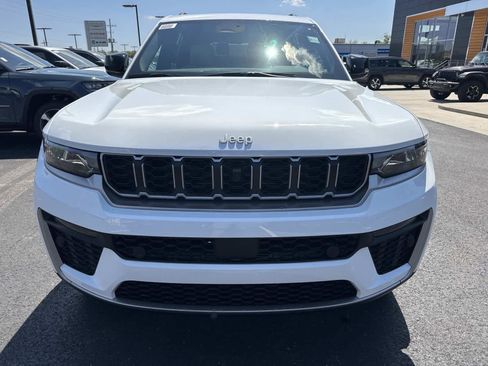 New 2026 Jeep Grand Cherokee L Limited w/ Luxury Tech Group II RWD image 2