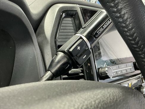 Used 2024 Nissan Titan SV w/ SV Bronze Edition Package image 11