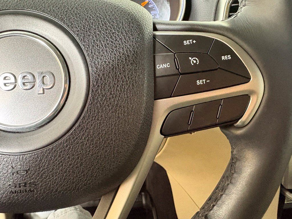 Used 2018 Jeep Grand Cherokee Laredo AWD/4WD image 25