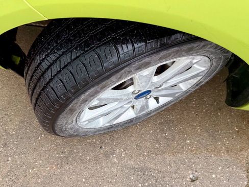 Used 2013 Ford Fiesta SE image 25