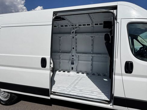 Used 2024 RAM ProMaster 2500 w/ Convenience Group FWD image 10
