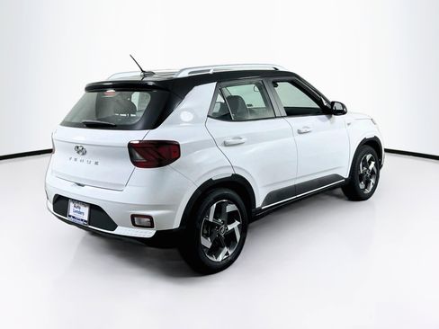 Used 2023 Hyundai Venue Limited FWD image 5