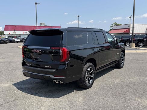 Used 2025 GMC Yukon XL AT4 w/ AT4 Premium Package AWD/4WD image 2
