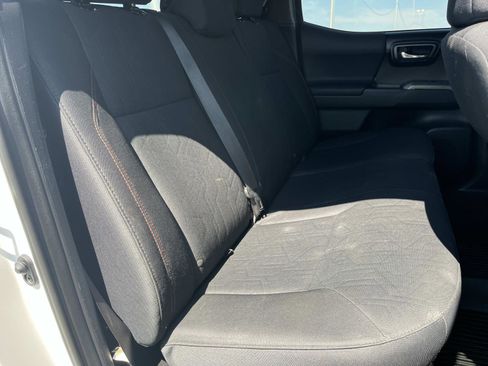 Used 2018 Toyota Tacoma TRD Off-Road AWD/4WD image 23