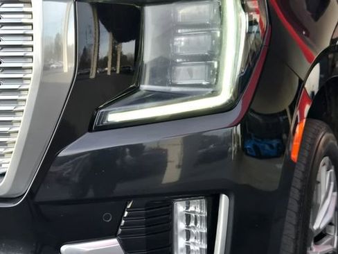 Used 2021 GMC Yukon Denali w/ Denali Premium Package AWD/4WD image 16