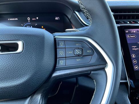 Used 2023 Jeep Grand Cherokee Limited AWD/4WD image 16
