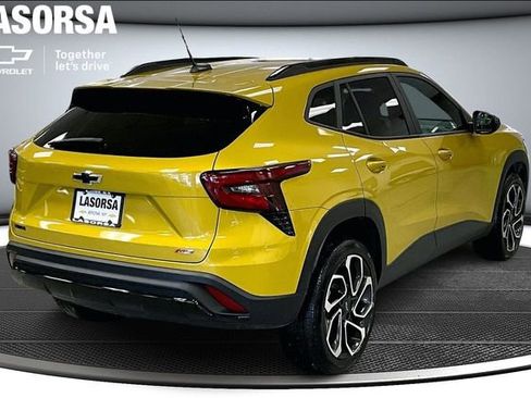 Certified 2024 Chevrolet Trax RS w/ Driver Confidence Package FWD image 2