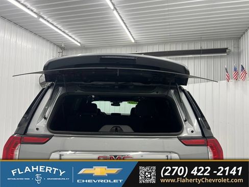 Used 2023 GMC Yukon XL SLT AWD/4WD image 22