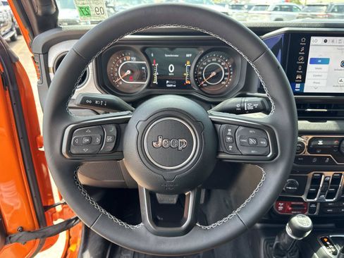 Used 2025 Jeep Gladiator Sport AWD/4WD image 21