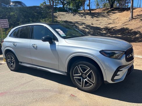 Used 2024 Mercedes-Benz GLC 300 4MATIC image 1