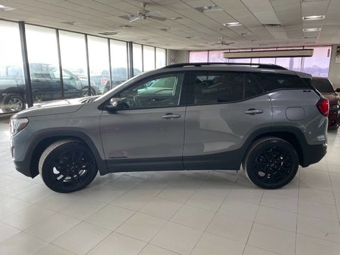 Used 2020 GMC Terrain SLE w/ Elevation Edition image 4