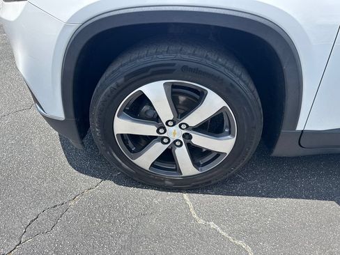 Used 2018 Chevrolet Traverse LT FWD image 12