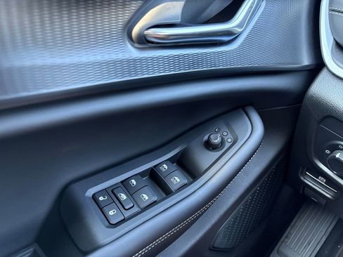 New 2025 Jeep Grand Cherokee Laredo image 13