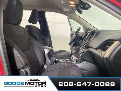 Used 2015 Jeep Cherokee Latitude w/ Cold Weather Group image 22