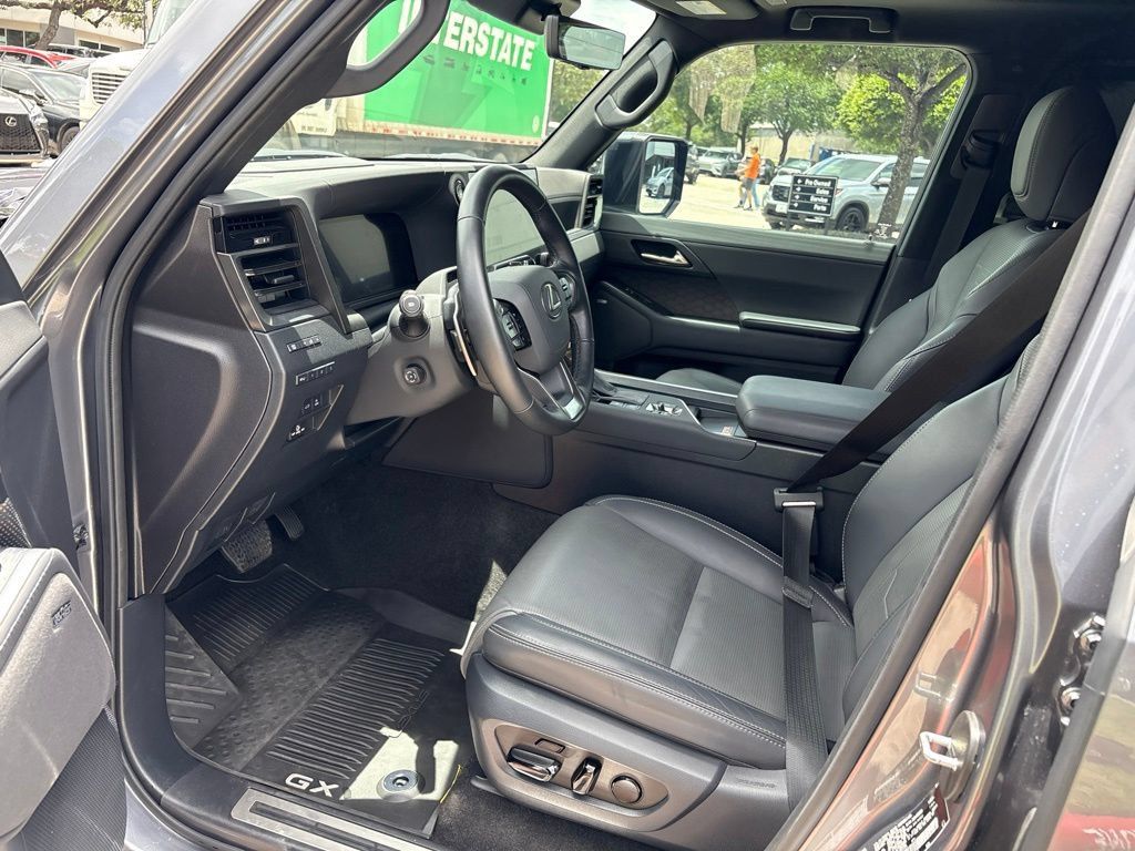 Used 2025 Lexus GX 550 w/ Accessory Package (Z1) AWD/4WD image 16