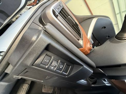 Used 2022 Subaru Outback Touring XT AWD/4WD image 23