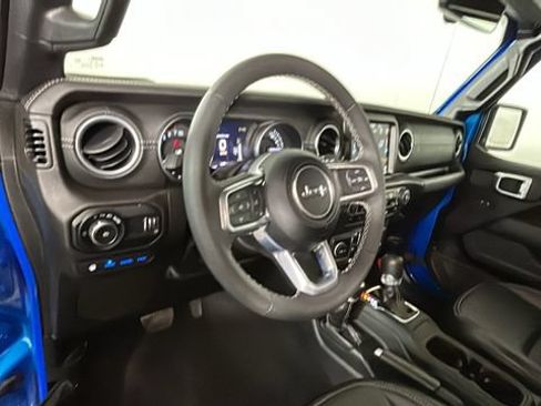 Used 2023 Jeep Wrangler Unlimited Sahara AWD/4WD image 12