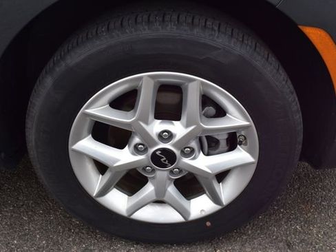 Used 2025 Kia Soul LX w/ LX Technology Package FWD image 37
