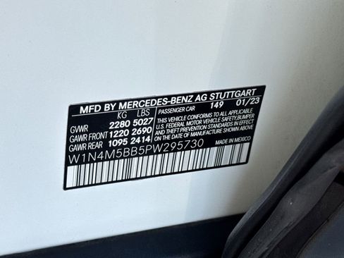 Used 2023 Mercedes-Benz GLB 35 AMG 4MATIC w/ AMG Night Package Plus image 35