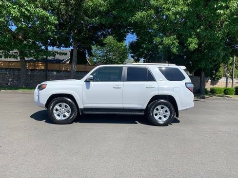 Used 2024 Toyota 4Runner SR5 Premium w/ Moonroof Package AWD/4WD image 2