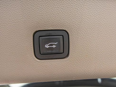 Used 2018 Chevrolet Traverse LT FWD image 45
