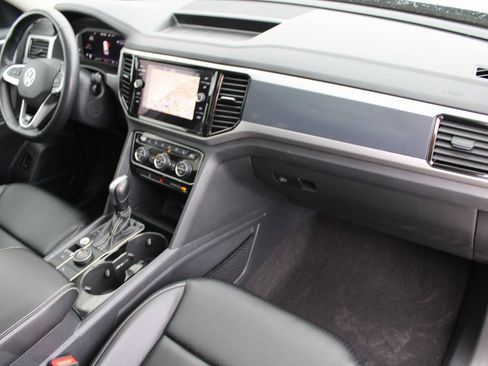 Certified 2022 Volkswagen Atlas SEL R-Line image 31