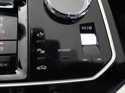 Used 2025 BMW 740i xDrive image 58