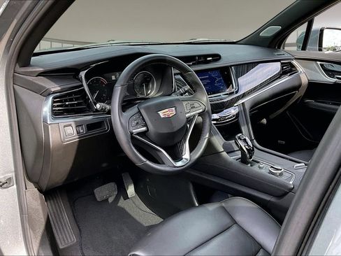 Certified 2025 Cadillac XT6 Premium Luxury AWD/4WD image 13
