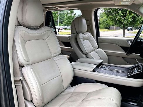Used 2018 Lincoln Navigator Reserve AWD/4WD image 28