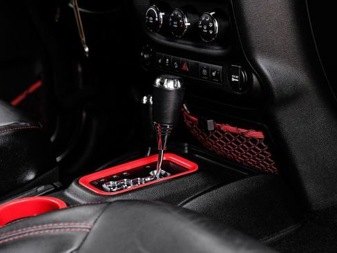 Used 2017 Jeep Wrangler Unlimited Rubicon image 19