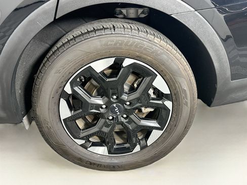 Used 2024 Kia Sorento S image 11