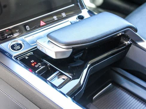 Used 2023 Audi e-tron Premium Plus w/ Premium Plus Package image 20