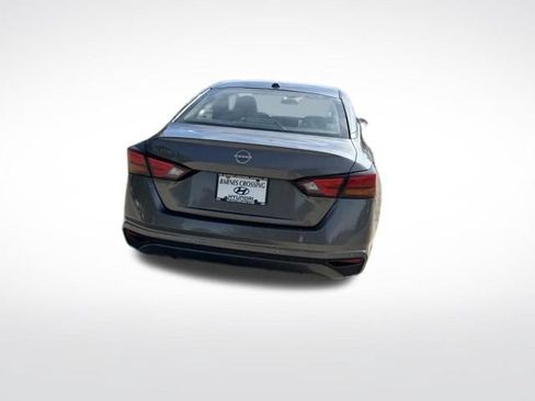 Used 2025 Nissan Altima 2.5 SV FWD image 4