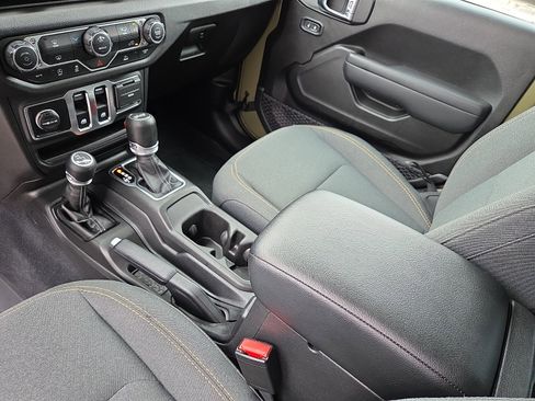 Used 2025 Jeep Wrangler Sport AWD/4WD image 25