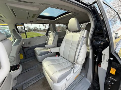 Used 2013 Toyota Sienna Limited w/ Premium Pkg image 18