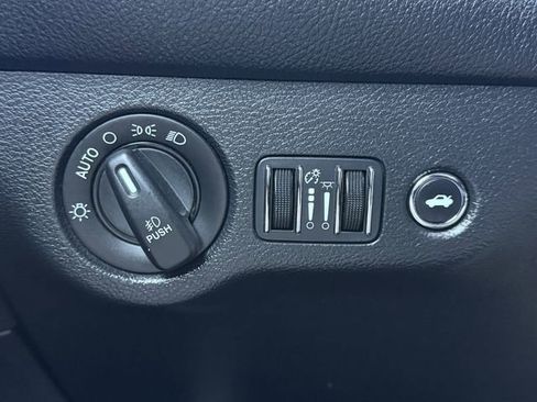 Used 2015 Dodge Challenger SXT Plus image 21