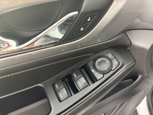 Used 2018 Chevrolet Traverse LT FWD image 21