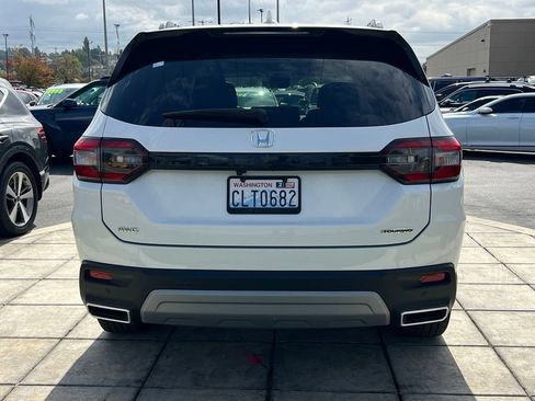 Used 2024 Honda Pilot Touring image 10